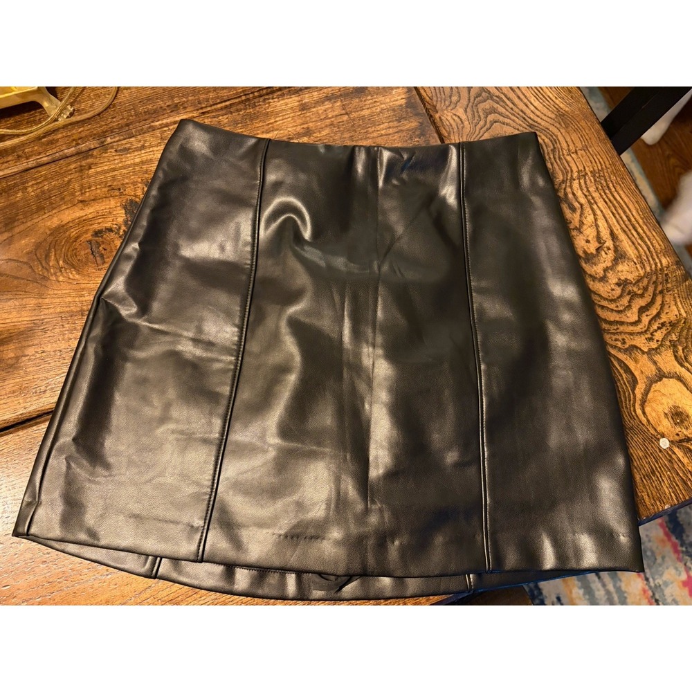 American Eagle Black Faux Leather Mini Skirt Size Small Zip Side Y2K Style
